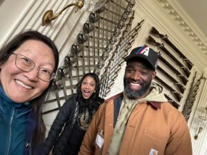 Helen Hong Instagram - Wknd photo dump Pt2: @colonialwmsburg w @alzoslade & Queen Tour Manager Shayna   @faithsalie onstage with a giant #meatus