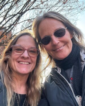Helen Hunt Instagram - Actual Holiday Spirit 

🙏🏽@jeffreynordling @camrynmanheim @catherinefriesvaughn and New York City
