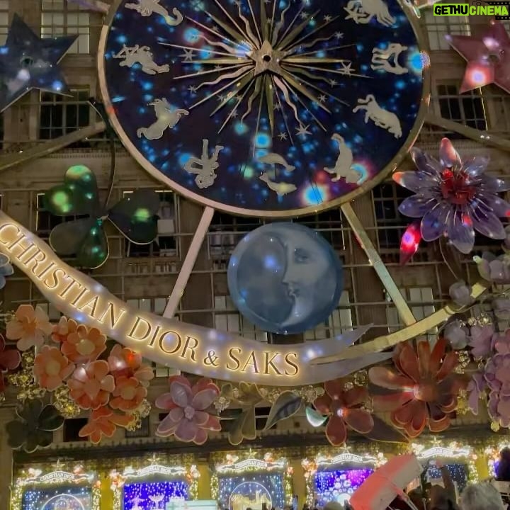 Helen Hunt - 4.5K Likes - Actual Holiday Spirit
🙏🏽@jeffreynordling @camrynmanheim @catherinefriesvaughn and New York City