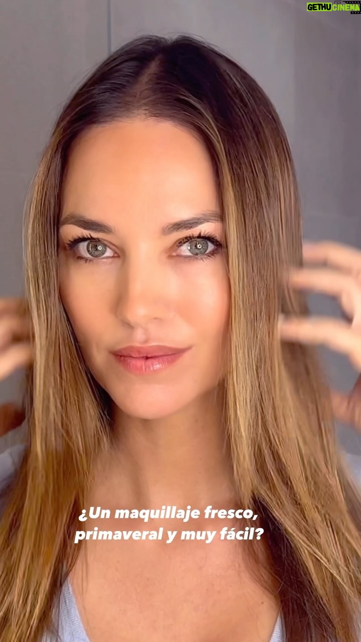 Helen Lindes Instagram - #publi. Un maquillaje fresco, fácil y muy primaveral 🌷. De la mano de @clarinsespana. En mis historias tenéis el link para conseguirlos a un precio especial por el día de la madre. ¡¡Aprovecha!!