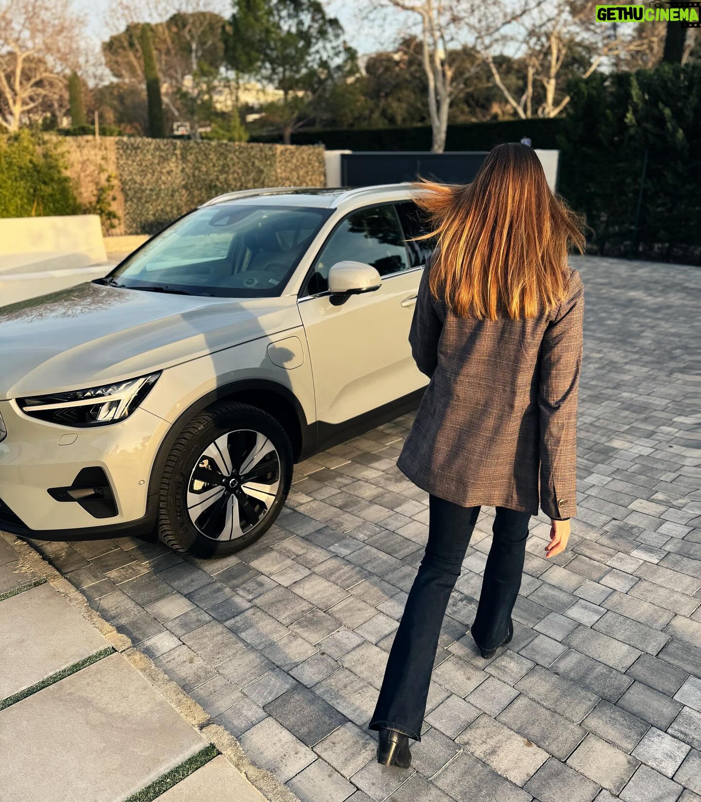Helen Lindes Instagram - #publi Nuevo híbrido en casa 🙌🙌🙌 No puedo estar más feliz @volvocares #volvoxc40 #hybridcar