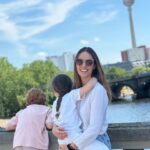 Helen Lindes Instagram - Llegar hasta la Final Four de la Euroliga, año tras año, es todo un mérito y un largo camino. Este año deseábamos esa copa un poquito más, ya que para nosotros será la última, pero no siempre se puede ganar!!! Gracias Berlín por un finde emocionante y por habernos dado una experiencia más para recordar. Maravillosos días en familia 🥰 #f4glory #berlin