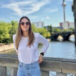 Helen Lindes Instagram - Llegar hasta la Final Four de la Euroliga, año tras año, es todo un mérito y un largo camino. Este año deseábamos esa copa un poquito más, ya que para nosotros será la última, pero no siempre se puede ganar!!! Gracias Berlín por un finde emocionante y por habernos dado una experiencia más para recordar. Maravillosos días en familia 🥰 #f4glory #berlin
