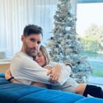Helen Lindes Instagram – Mañana de Navidad… ilusión, familia, cariño… y recordando a los que ya no están o que están lejos. 💙 ¡¡Feliz Navidad a todos!! #merrychristmas #diadenavidad