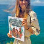 Helen Lindes Instagram - ¡Feliz día del libro infantil! 🥰Uno de mis proyectos más bonitos ha sido escribir un libro inspirado en mis hijos y en mis mascotas. Con grandes enseñanzas e historias bonitas para contar en familia. “El caballo valiente” tiene casi 3 años ya!! ❤️❤️ #autora #libroinfantil #bestproyectever