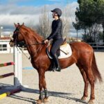 Helen Lindes Instagram - Vuelta al ruedo… después de 4 semanitas sin montar!! Que ganas tenía. Ahora si, las agujetas de mañana serán muy divertidas 😅😅 #horseriding #horseinstagram #equitacion #madrid
