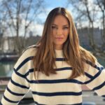 Helen Lindes Instagram - Semana intensa de trabajo en Lyon 🙌🙌 madrugones, horas de pelo y maquillaje y días enteros en estudio de rodaje y fotos… pero feliz de compartir mi tiempo con un equipo tan agradable y profesional 🥰 Y por supuesto muy agradecida por trabajar en lo que me gusta y por tantos años!! ❤️@rowentafrance @martaasturias @pablorobledo_co @reyesembid