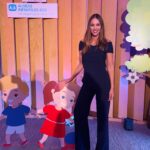 Helen Lindes Instagram – Recordando uno de los eventos más emotivos a los que he ido este año… Gracias @clarinsespana por vuestra labor, como siempre es un placer poder apoyar causas benéficas como la de @aldeasinfantiles_es 💙❤️ Enhorabuena a la premiada Helena González,
madre de acogida de Aldeas Infantiles SOS, a la maravillosa madrina @anitatallgirl 🥰 Y a @isabellepicou por un evento precioso. #prixpourlenfanceclarins