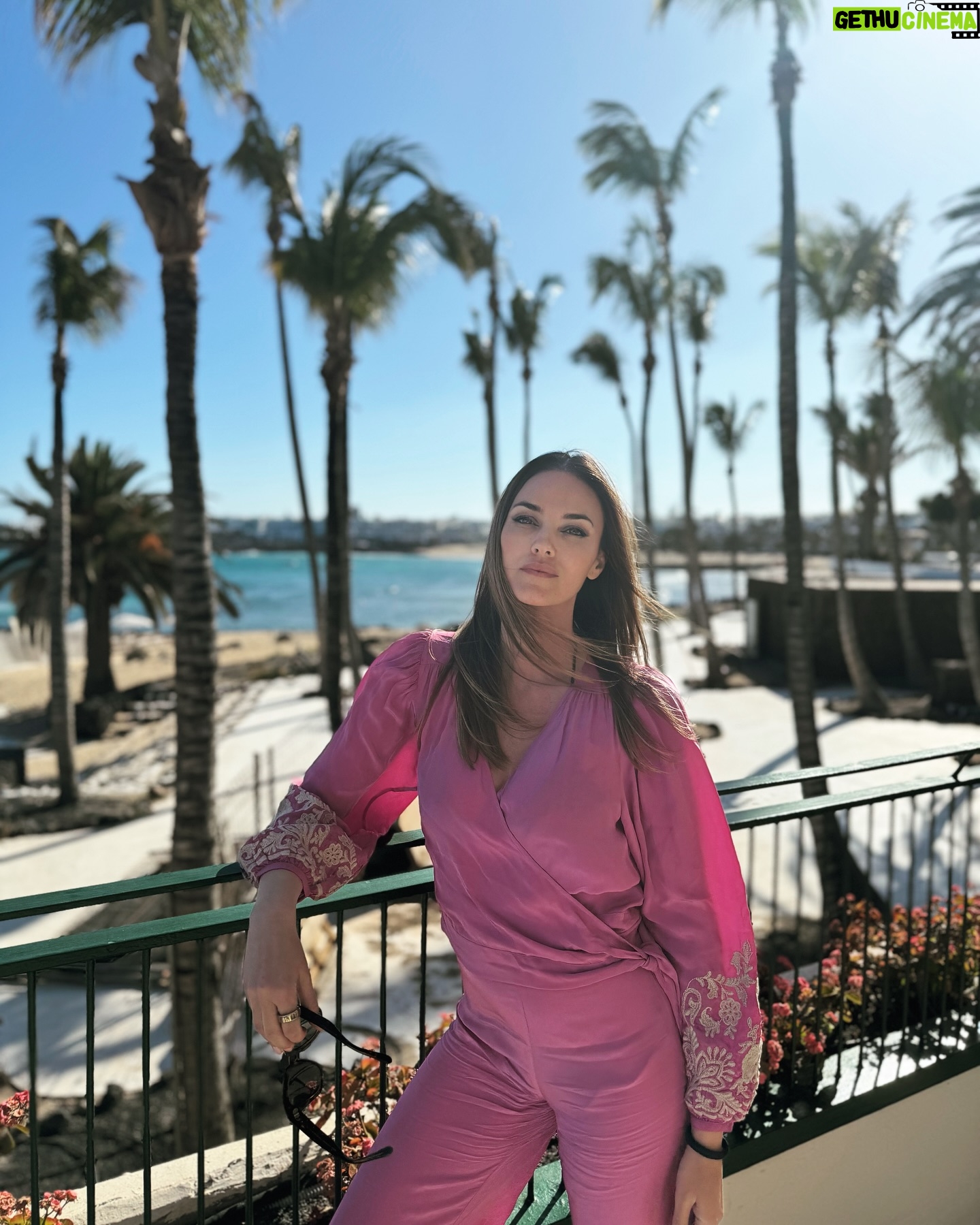 Helen Lindes Instagram - ¡¡¡Feliz día de Canarias!!! Mi paraíso, mi hogar, mis recuerdos de infancia… qué suerte poder sentirme parte de esta tierra. Felicidades a todos mis paisan@s. #30mayodíadecanarias