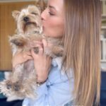 Helen Lindes Instagram - La mejor solución para los pelos de mis mascotas!! La escoba X-Force Flex 12.60 Animal Care de @rowenta_es ❤️🐶🐕 #rowenta #houseproud #TrendyAndProud