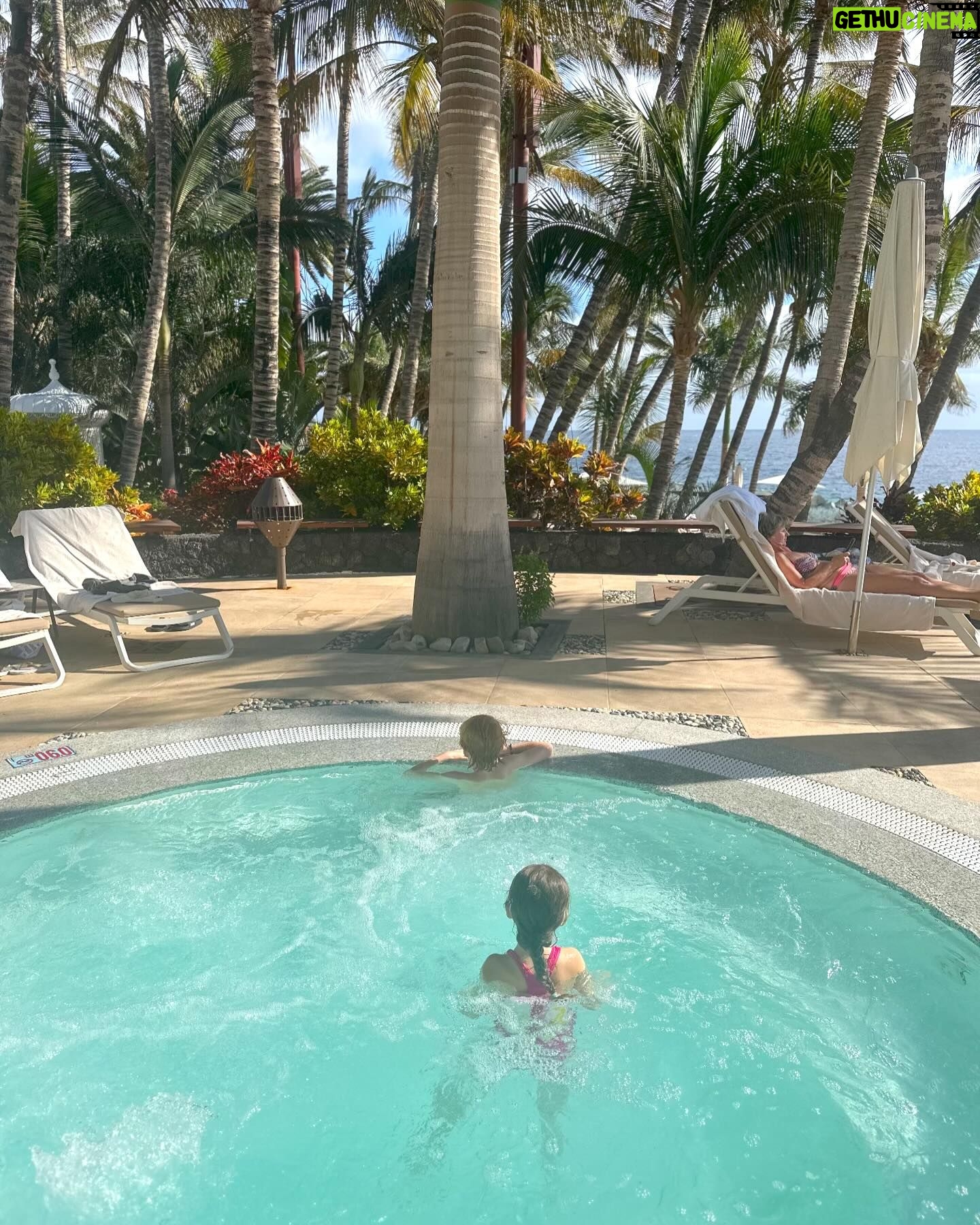 Helen Lindes Instagram - Días increíbles en mi isla… 🌴 ☀️😎 Qué suerte vivir aquí y tener este clima en pleno diciembre ❤️ #lanzarote #islascanarias #latituddevida #quesuerteviviraqui
