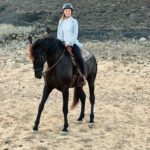 Helen Lindes Instagram – Dos cosas que me hacen muy feliz, los caballos y Lanzarote! y si encima tenemos Famara de fondo… pellízcadme por favor!! Gracias @horse_experience_lanzarote por una tarde inolvidable!! Y al maravilloso Maluco que no puede ser más guapo!! ❤️🐎❤️ #horselover #lanzarote #islascanarias