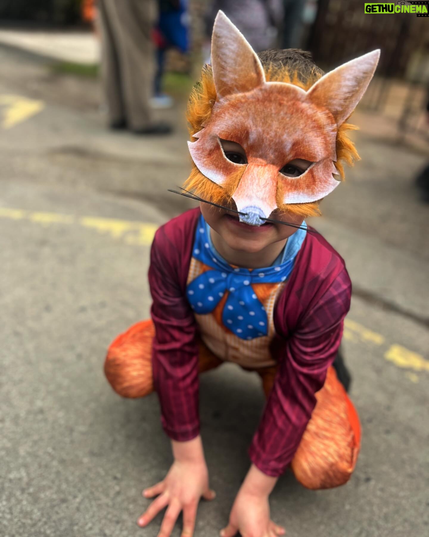 Helen Skelton Instagram - One out of three willing to pose for a picture. Hope heās never to old to dress up as a random characterš„° #books #worldbookday