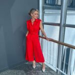 Helen Skelton Instagram – Fifth gear or no gear …. Let the long weekend begin 🙌🤞☀️ #downtools #weekend #bankholiday #work #workwear 
@alexandrayoungfashionstylist @carlymediamakeup