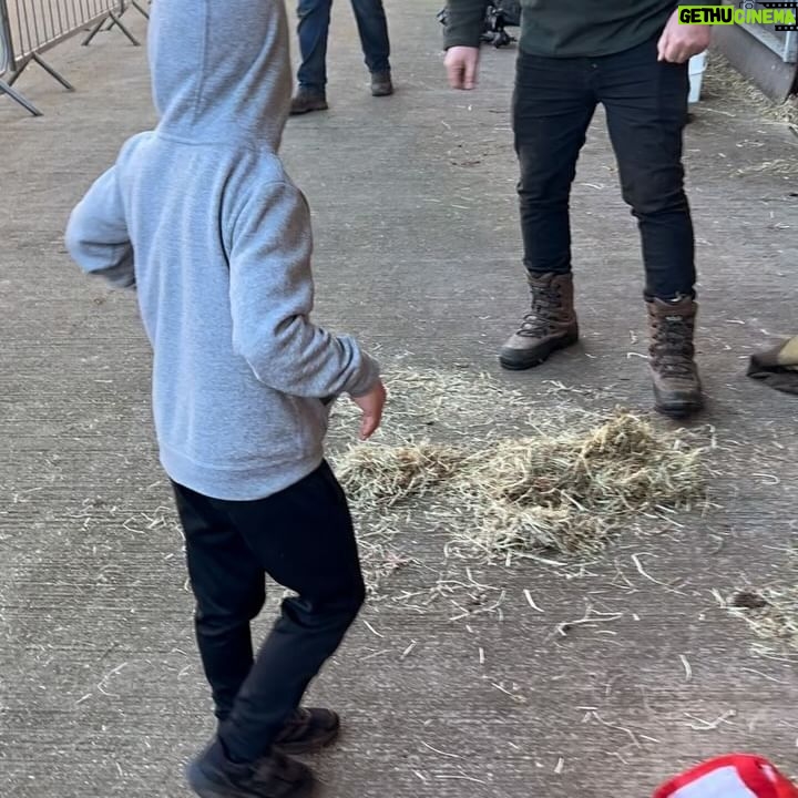 Helen Skelton Instagram - More from the farm β¦. Including some of the best visitors and additions. Spring time on the farm continues tonight 8pm @channel5_tv π΄πππ₯ #spring #farming #springtime #televisionshow #rurallife #yorkshire