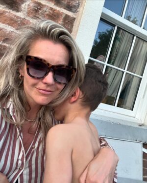 Helen Skelton Instagram - Almost ten hours on a sun soaked sideline (sounds bad but it was genuinely joyous) and someone in the supermarket pointed out how filthy my youngest was 😂😂
The lady behind the checkout said she believed a mucky child is a happy child. 🎤👊
When I have to grow up, I want to be THAT lady. 😜😍😂 #thesearethesays #weekends #grateful