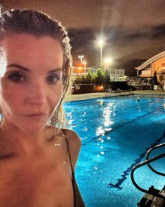 Helen Skelton Instagram - Neither little nor often 🦀🙌🏊‍♀️ Thank you @davidlloydclubs it’s been a minute. #swim #outdoors #gifted