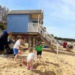 Helen Skelton Instagram - Grateful 😍☀️🌊 🦀🐚 #uk #easterbreak #downtime #beach #sandbetweenmytoes #norfolk #wells