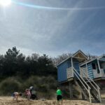 Helen Skelton Instagram - Norfolk what a treat…. Thank you so much for having us @hoseasons @darwinescapes invited us to stay …. I am not obligated to say but always keen to give credit where’s it’s due…..wonderful place, fabulous people, fantastically clean and brilliantly set up for our family get together with five little people under nine. #staycation #familytime #schoolholidays #giftedstay #ad #norfolk