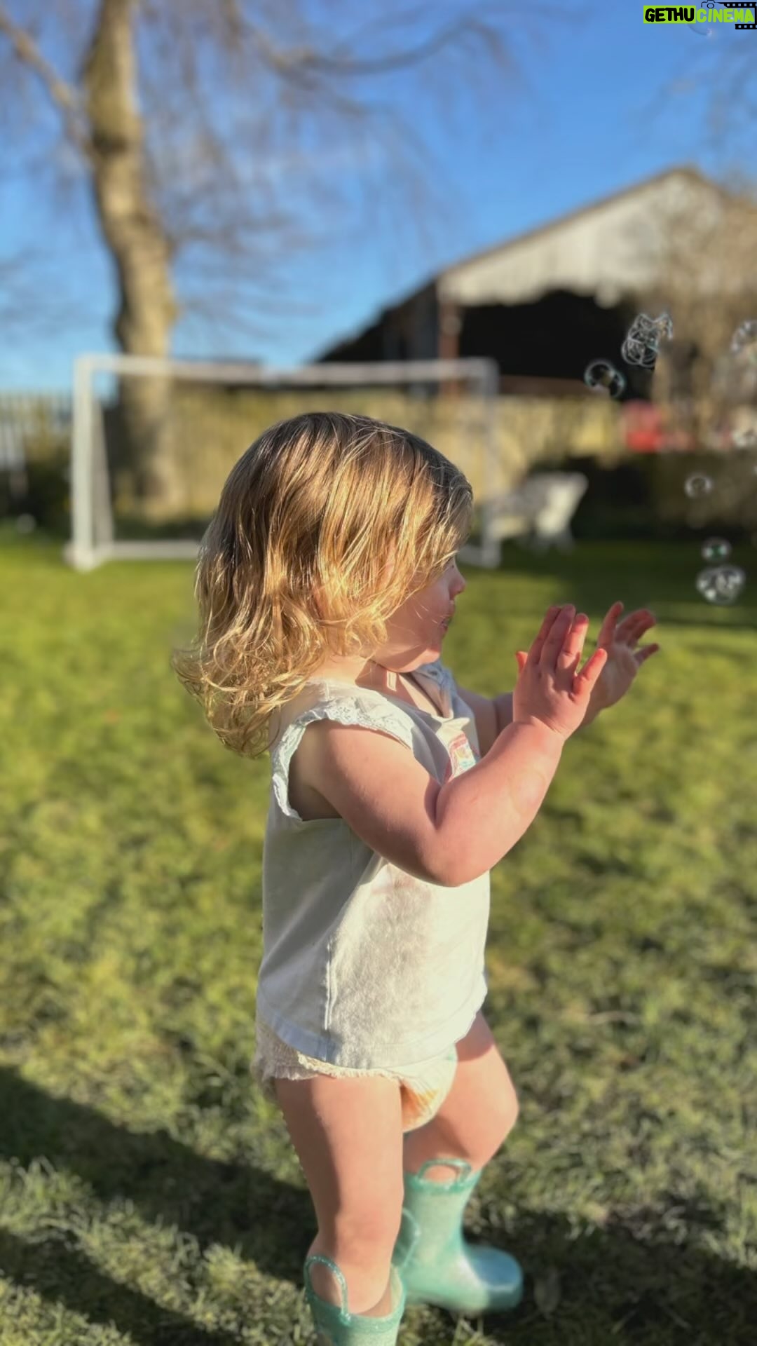 Helen Skelton Instagram - Just taking a moment on a soggy Monday … to appreciate my people, the sunshine and simple things….. ❤️🌸🥰 🙌Happy early birthday Gavin. Thanks for being a legend Granny. #weekends #family #birthdays #spring