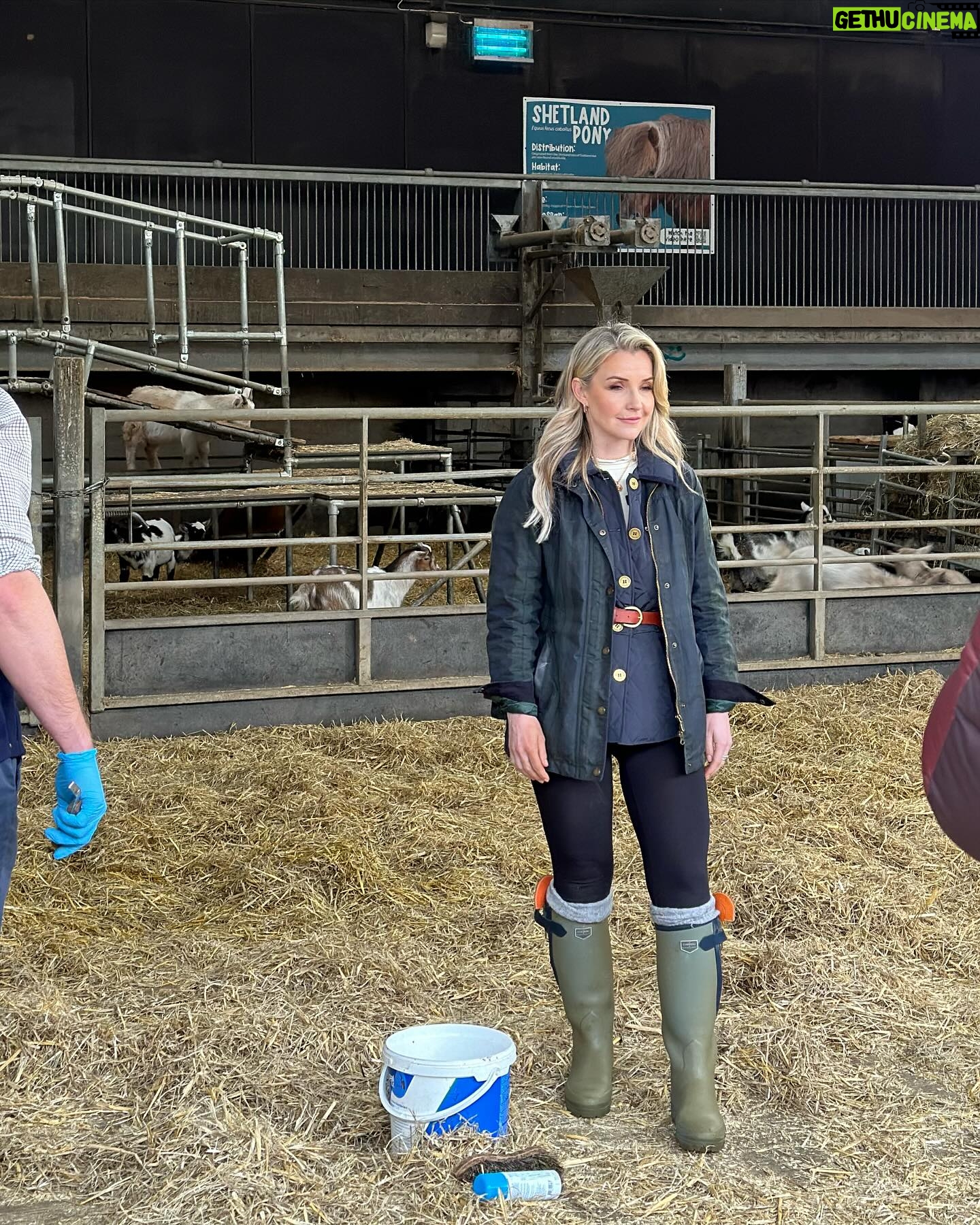 Helen Skelton Instagram - CLOTHES….. Took a million pics last week on the farm …. Before I spam you with the baby animals here’s the clobber because that’s what 90 % of my dms are about… very grateful to be working with @gooutdoors and @jdwilliamsuk at the minute which means I have some welcome additions to my wardrobe … alongside that some lovely brands, big and small have loaned me things recently so I tagged them. Plenty of these boots and jackets are years old ….One of these wax jackets had a football ticket from 2017 in the pocket….. if clothes could talk 😳😉 😆 Thank you @annabelkermanstylist for sorting me out, thank you @melissabourne for painting my face ❤️ Pic 1. Jacket @karen_millen shirt @insidejigsaw jeans @jdwilliamsuk (ad) Pic 2. Waistcoat and boots @fairfaxandfavor Jacket @gooutdoors (ad) leggings and belt @marksandspencer @marksandspencerstyle @sockshopuk Pic 3. Jeans @marksandspencer jacket necklace @chlobojewellery @warehouseuk waistcoat @jdwilliamsuk (ad) @marksandspencerstyle Pic 4. Waistcoat @fairfaxandfavor shirt @jdwilliamsuk (Ad) jacket @gooutdoors (ad) Pic 5. Waistcoat @wyselondon @chlobojewellery shirt @jdwilliamsuk (ad) boots @fairfaxandfavor jeans @marksandspencer #farm #yorkshire #rurallife #outdoors #clothes #layers #outdoorwear #ad #loans #