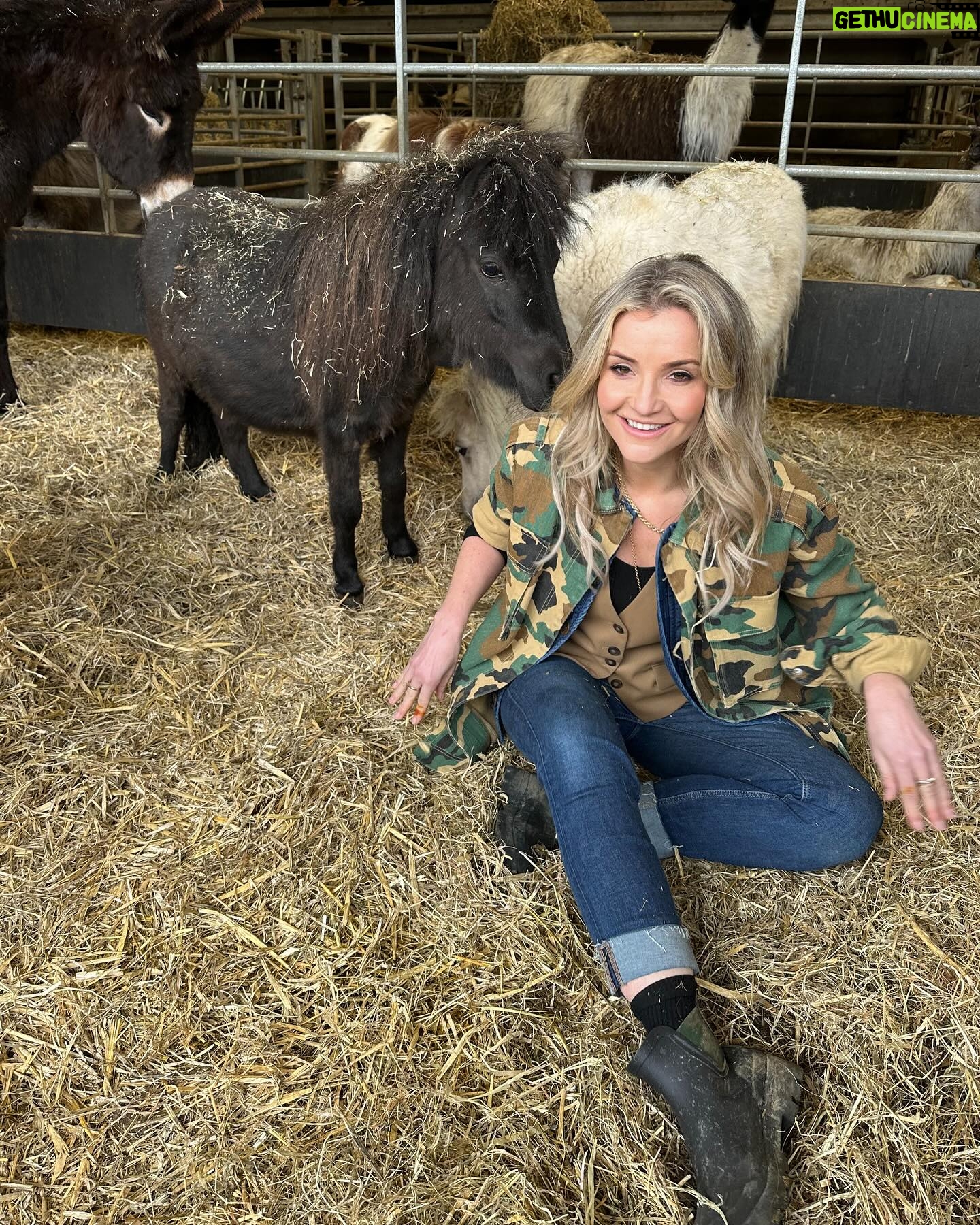 Helen Skelton Instagram - CLOTHES….. Took a million pics last week on the farm …. Before I spam you with the baby animals here’s the clobber because that’s what 90 % of my dms are about… very grateful to be working with @gooutdoors and @jdwilliamsuk at the minute which means I have some welcome additions to my wardrobe … alongside that some lovely brands, big and small have loaned me things recently so I tagged them. Plenty of these boots and jackets are years old ….One of these wax jackets had a football ticket from 2017 in the pocket….. if clothes could talk 😳😉 😆 Thank you @annabelkermanstylist for sorting me out, thank you @melissabourne for painting my face ❤️ Pic 1. Jacket @karen_millen shirt @insidejigsaw jeans @jdwilliamsuk (ad) Pic 2. Waistcoat and boots @fairfaxandfavor Jacket @gooutdoors (ad) leggings and belt @marksandspencer @marksandspencerstyle @sockshopuk Pic 3. Jeans @marksandspencer jacket necklace @chlobojewellery @warehouseuk waistcoat @jdwilliamsuk (ad) @marksandspencerstyle Pic 4. Waistcoat @fairfaxandfavor shirt @jdwilliamsuk (Ad) jacket @gooutdoors (ad) Pic 5. Waistcoat @wyselondon @chlobojewellery shirt @jdwilliamsuk (ad) boots @fairfaxandfavor jeans @marksandspencer #farm #yorkshire #rurallife #outdoors #clothes #layers #outdoorwear #ad #loans #