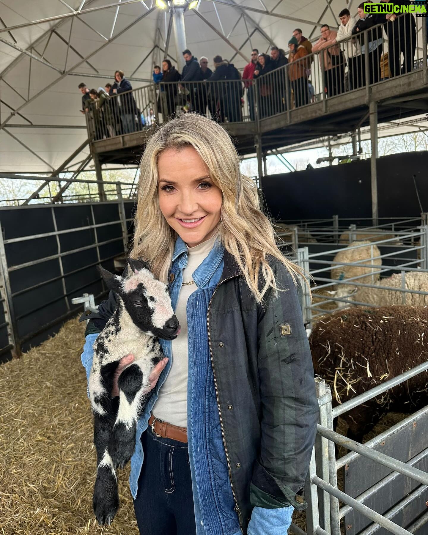 Helen Skelton Instagram - CLOTHES….. Took a million pics last week on the farm …. Before I spam you with the baby animals here’s the clobber because that’s what 90 % of my dms are about… very grateful to be working with @gooutdoors and @jdwilliamsuk at the minute which means I have some welcome additions to my wardrobe … alongside that some lovely brands, big and small have loaned me things recently so I tagged them. Plenty of these boots and jackets are years old ….One of these wax jackets had a football ticket from 2017 in the pocket….. if clothes could talk 😳😉 😆 Thank you @annabelkermanstylist for sorting me out, thank you @melissabourne for painting my face ❤️ Pic 1. Jacket @karen_millen shirt @insidejigsaw jeans @jdwilliamsuk (ad) Pic 2. Waistcoat and boots @fairfaxandfavor Jacket @gooutdoors (ad) leggings and belt @marksandspencer @marksandspencerstyle @sockshopuk Pic 3. Jeans @marksandspencer jacket necklace @chlobojewellery @warehouseuk waistcoat @jdwilliamsuk (ad) @marksandspencerstyle Pic 4. Waistcoat @fairfaxandfavor shirt @jdwilliamsuk (Ad) jacket @gooutdoors (ad) Pic 5. Waistcoat @wyselondon @chlobojewellery shirt @jdwilliamsuk (ad) boots @fairfaxandfavor jeans @marksandspencer #farm #yorkshire #rurallife #outdoors #clothes #layers #outdoorwear #ad #loans #