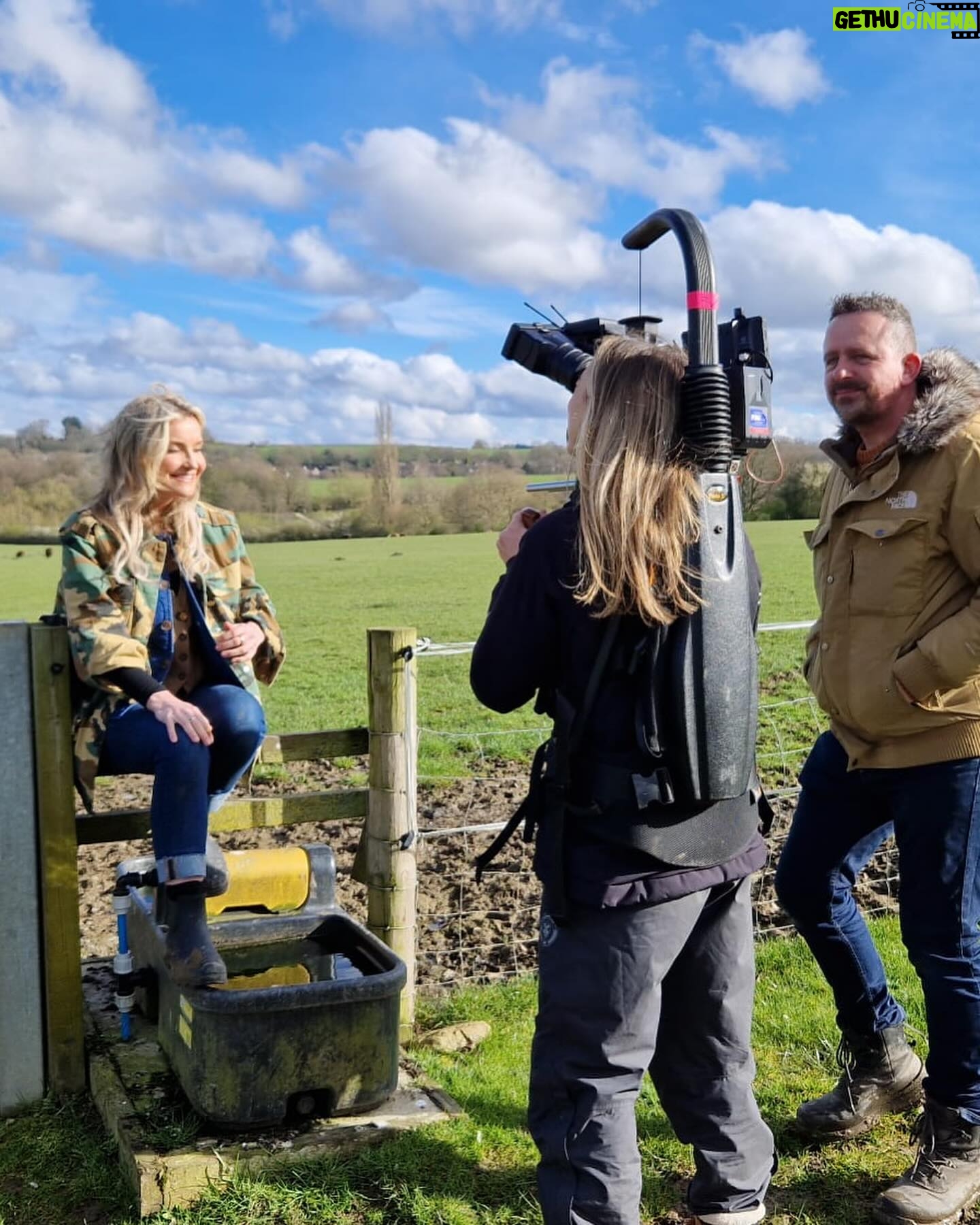 Helen Skelton Instagram - So much love for this little Pygmy …. We will keep you posted on how the little goat goes over the next few nights. @onthefarmc5 continues tomorrow and Friday 8pm @channel5_tv #farming #yorkshire #goats #pygmy #spring
