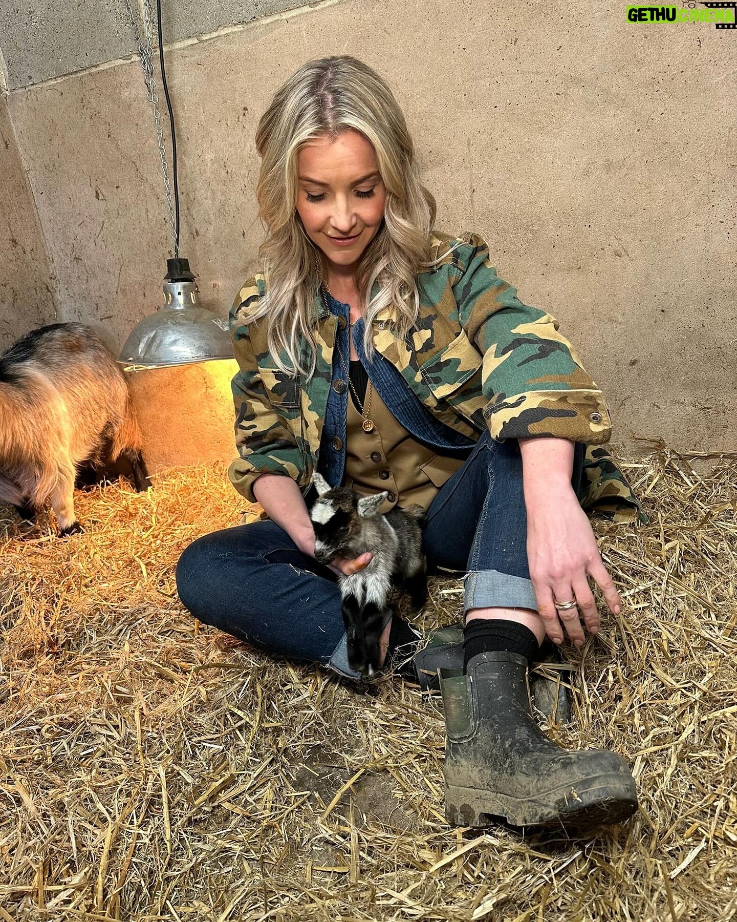 Helen Skelton Instagram - CLOTHES….. Took a million pics last week on the farm …. Before I spam you with the baby animals here’s the clobber because that’s what 90 % of my dms are about… very grateful to be working with @gooutdoors and @jdwilliamsuk at the minute which means I have some welcome additions to my wardrobe … alongside that some lovely brands, big and small have loaned me things recently so I tagged them. Plenty of these boots and jackets are years old ….One of these wax jackets had a football ticket from 2017 in the pocket….. if clothes could talk 😳😉 😆 Thank you @annabelkermanstylist for sorting me out, thank you @melissabourne for painting my face ❤️ Pic 1. Jacket @karen_millen shirt @insidejigsaw jeans @jdwilliamsuk (ad) Pic 2. Waistcoat and boots @fairfaxandfavor Jacket @gooutdoors (ad) leggings and belt @marksandspencer @marksandspencerstyle @sockshopuk Pic 3. Jeans @marksandspencer jacket necklace @chlobojewellery @warehouseuk waistcoat @jdwilliamsuk (ad) @marksandspencerstyle Pic 4. Waistcoat @fairfaxandfavor shirt @jdwilliamsuk (Ad) jacket @gooutdoors (ad) Pic 5. Waistcoat @wyselondon @chlobojewellery shirt @jdwilliamsuk (ad) boots @fairfaxandfavor jeans @marksandspencer #farm #yorkshire #rurallife #outdoors #clothes #layers #outdoorwear #ad #loans #