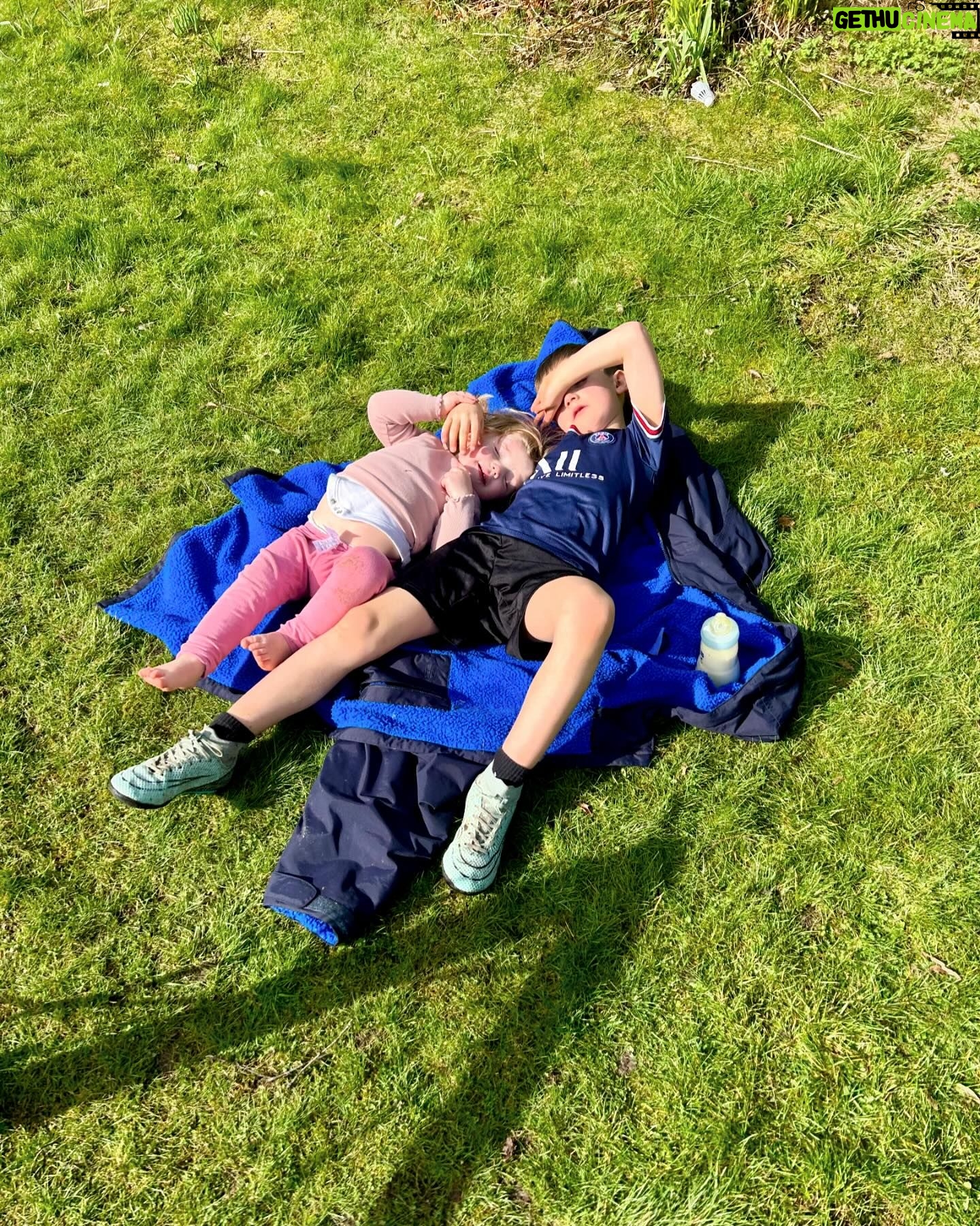 Helen Skelton Instagram - Lighter nights on routeโฆ. And we are here for it ๐๐๐ฒ๐ชป๐ธโ๏ธ#spring