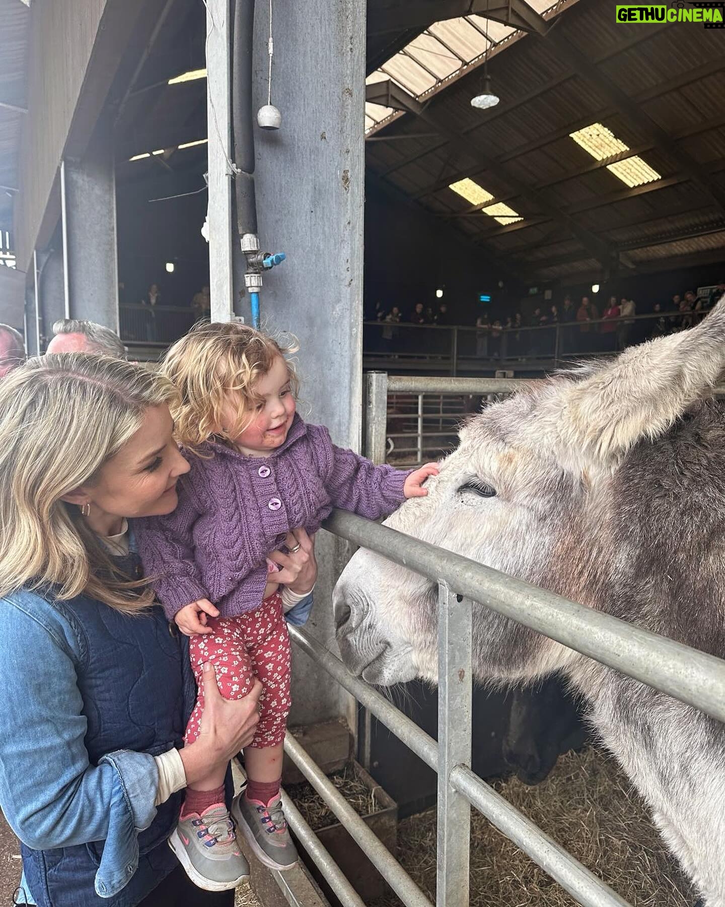 Helen Skelton Instagram - More from the farm β¦. Including some of the best visitors and additions. Spring time on the farm continues tonight 8pm @channel5_tv π΄πππ₯ #spring #farming #springtime #televisionshow #rurallife #yorkshire