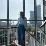 Helen Skelton Instagram – Fifth gear or no gear …. Let the long weekend begin 🙌🤞☀️ #downtools #weekend #bankholiday #work #workwear 
@alexandrayoungfashionstylist @carlymediamakeup