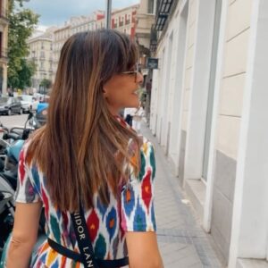 Helena Costa Instagram - Por las calles de Madrid #helenlovesneon 🦄#lanidorandme