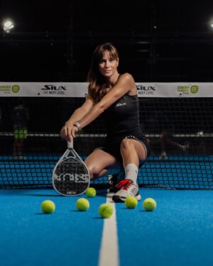 Helena Costa Instagram - Quando estou mais desaparecida assim ao fim de semana…é porque estou algures num campo de padel concentrada em algum torneio 🫢 bom fim de semana! 
A ver se vemos o céu hoje 🌌  #padelgirl