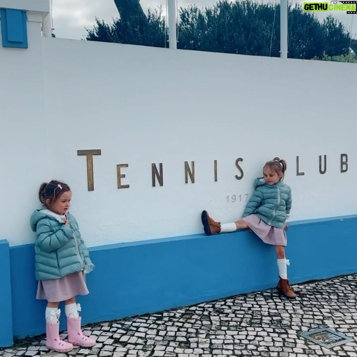 Helena Costa Instagram - Quando elas pedem para lhes tirar fotografias…