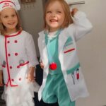 Helena Costa Instagram - Registo dos fatos de carnaval delas desde que nasceram 🥹 já foram muitas coisas. 👩🏻‍🍳 👩🏻‍⚕️ 🦋🦋🦈 🦩 🐙 🐳 🦄 🦄 lembram-se de todos?