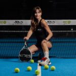 Helena Costa Instagram – Quando estou mais desaparecida assim ao fim de semana…é porque estou algures num campo de padel concentrada em algum torneio 🫢 bom fim de semana! 
A ver se vemos o céu hoje 🌌  #padelgirl