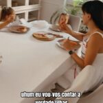 Helena Costa Instagram – Gosto dos nossos momentos passados à mesa, gosto de sentir a família unida, fazermos estas pizzas e depois saborea-las transporta-me para um lugar único! O sabor da massa fresca artesanal em casa, o aconchego e o amor que sentimos fazem todo o sentido! 💚🤍❤️ 
Pizzas casa di Mama 
 #CasaDiMama #DescobreOsegredo #DeMaesParaFilhos #pizzaloverdroetker pub