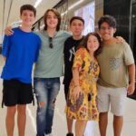 Helena Luz Instagram - Hoje ei tô aqui com o meu "irmão" @pedromiranda.oficial e a @quatrok.oficial só para falar que ameiiii o lançamento deles... e vem mais por ai hein?! Pessoal, corre lá no app vizinho de música (🤔🙈🤪) pra acompanhar, curtir, comentar e compartilhar muitooooo!!! . . . . . . . . . #quatrok #pedromiranda #amigos #amigosparasempre