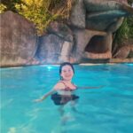 Helena Luz Instagram – Piscina quentinha após um dia de caminhadas é mais que merecido!!! @hoteismabu maravilhoso!!! 🥰😁
Amanhã tem mais um montão… fica aí que vou mostrar tudinho 😉
.
.
.
.
.
.
.
.
.
#hoteismabu #MabuHoteis #momentosinesquecíveis #fozdoiguaçu #parqueaquatico #praiatermal #destinoiguaçu #terradascataratas