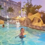 Helena Luz Instagram – Piscina quentinha após um dia de caminhadas é mais que merecido!!! @hoteismabu maravilhoso!!! 🥰😁
Amanhã tem mais um montão… fica aí que vou mostrar tudinho 😉
.
.
.
.
.
.
.
.
.
#hoteismabu #MabuHoteis #momentosinesquecíveis #fozdoiguaçu #parqueaquatico #praiatermal #destinoiguaçu #terradascataratas