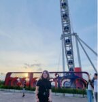 Helena Luz Instagram – Que experiência linda!!! @rodarico amei!!! 🎡🥰
.
.
.
.
.
.
.
#rodagigante #rodarico #feriado #sp #feriadoemsp #passeioemfamilia