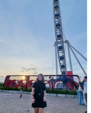 Helena Luz Instagram - Que experiência linda!!! @rodarico amei!!! 🎡🥰
.
.
.
.
.
.
.
#rodagigante #rodarico #feriado #sp #feriadoemsp #passeioemfamilia