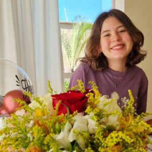 Helena Luz Instagram - Sim, teve comemoração, bolo, vela, docinhos, amigos queridos, família amada, carinho, um calor gigante... tudo isso para a chegada dos meus 14 anos!! Seja bem vindo, este ano será lindo e incrível!!!! 🙏🏻🌹🥰
.
.
.
.
.
.
.
#helenaluz #14anos #7denovembro #aniversario #bday #felizdavida
#abençoada