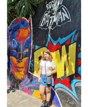 Helena Luz Instagram - Como está seu feriado?
.
.
.
.
.
.
.
#becodobatman #sp #011 #feriado #vilamadalena