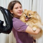 Helena Luz Instagram - Sim, teve comemoração, bolo, vela, docinhos, amigos queridos, família amada, carinho, um calor gigante... tudo isso para a chegada dos meus 14 anos!! Seja bem vindo, este ano será lindo e incrível!!!! 🙏🏻🌹🥰 . . . . . . . #helenaluz #14anos #7denovembro #aniversario #bday #felizdavida #abençoada