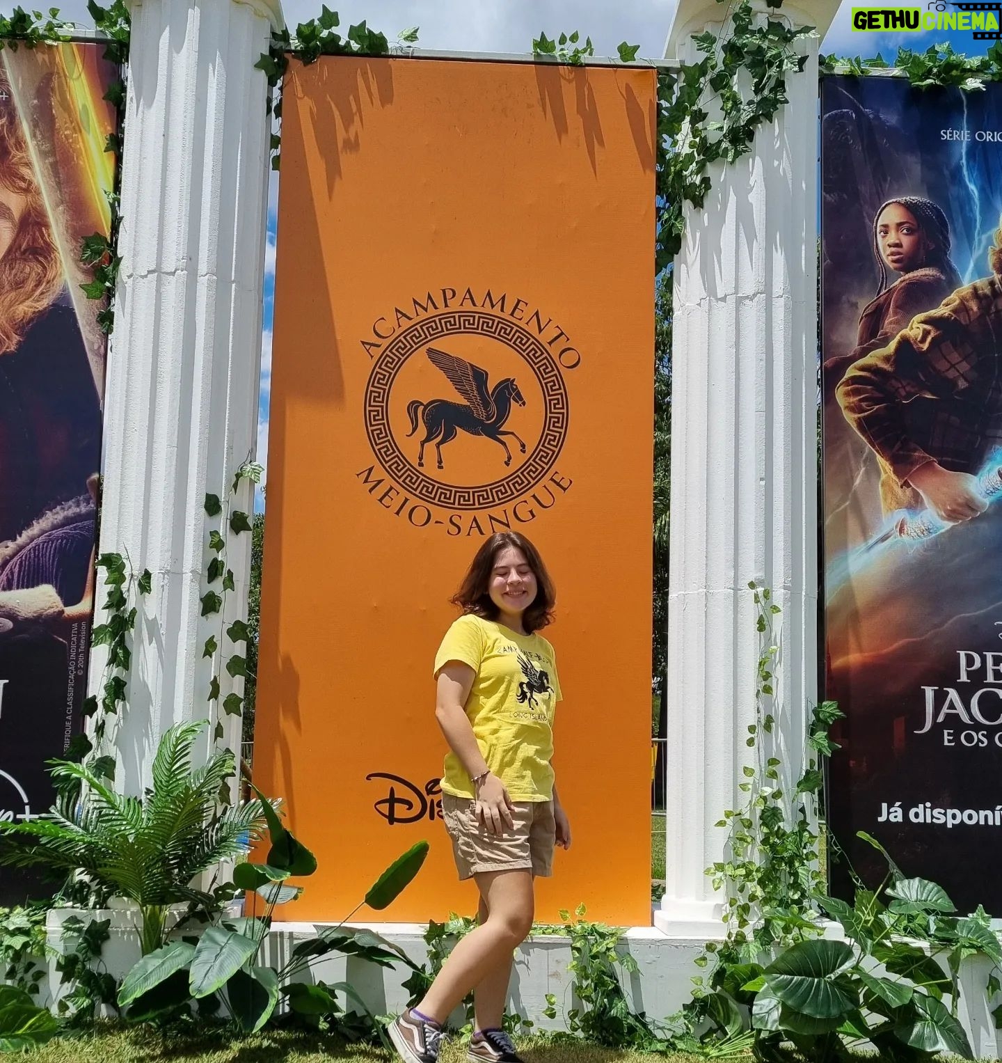 Helena Luz Instagram - Camp Half-blood day, bb 🔱🦉🍃 . Quem aí é tão fã quanto eu?? Já li 28 livros do "Riordan verse" e agora tô mega acompanhando a série 😁 . . . . . . #percyjackson #percyjacksonandtheolympians #percyjacksonfanart #rickriordan #riordanverse #disneyplusbr