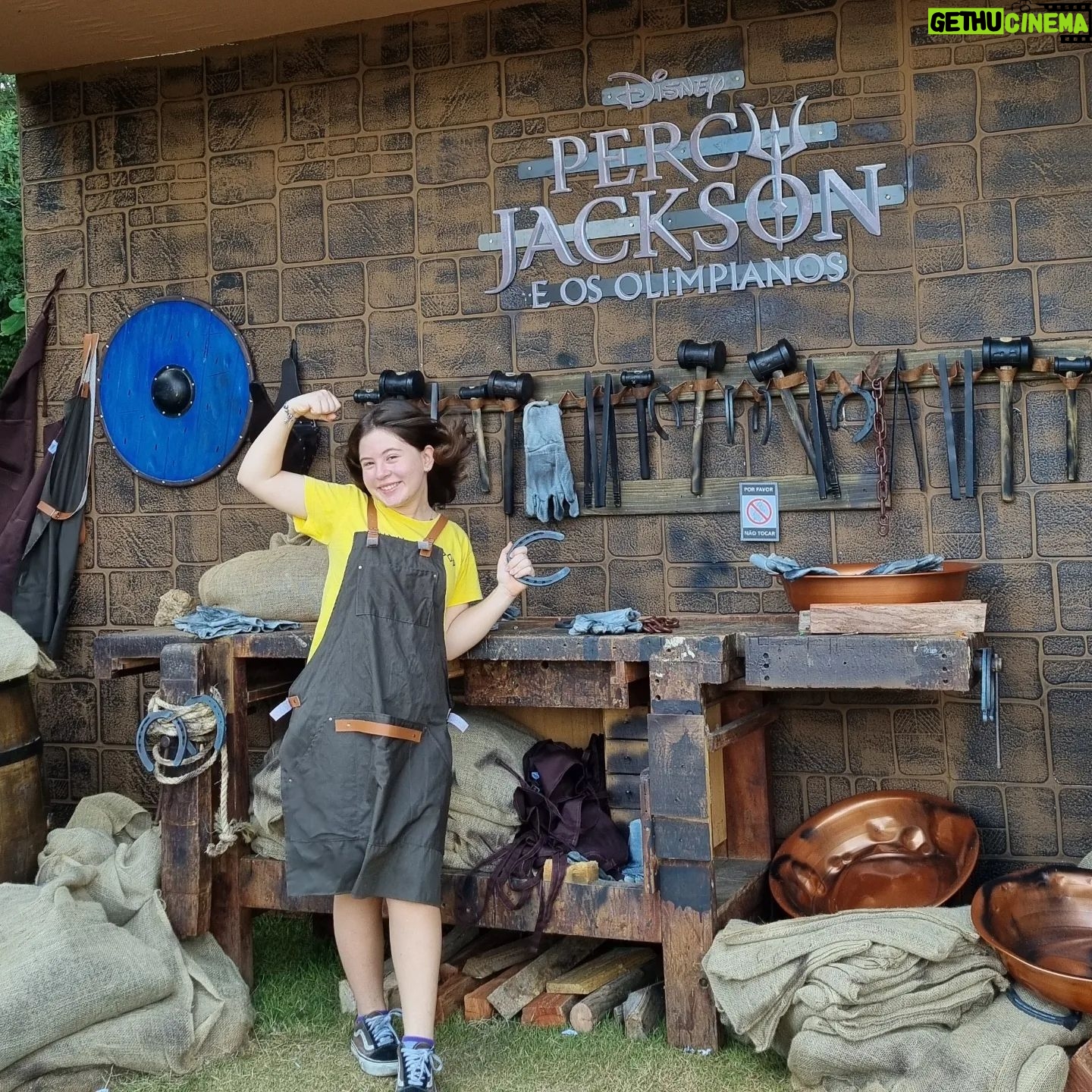 Helena Luz Instagram - Camp Half-blood day, bb 🔱🦉🍃 . Quem aí é tão fã quanto eu?? Já li 28 livros do "Riordan verse" e agora tô mega acompanhando a série 😁 . . . . . . #percyjackson #percyjacksonandtheolympians #percyjacksonfanart #rickriordan #riordanverse #disneyplusbr