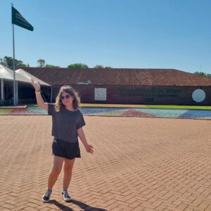 Helena Luz Instagram - Energia renovada depois deste banho em uma das 7 Maravilhas do Mundo 😁
Veja as amizades que fiz lá no parque nacional 🦋 e me conta, vc faria o que eu fiz? (Veja o vídeo 🤪)
Ameiiiiii meu diaaaaa!!!!
.
Venham visitar pessoal, é o maior conjunto de quedas d'água do mundo e a compra dos ingressos vc faz online, super fácil!!
.
.
.
.
.
.
#cataratasdoiguaçu #iguassufallsbrasil #melhoresdestinos #terradascataratas #loumar #macucosafari #aventura #parquenacional #adventure #natureza
