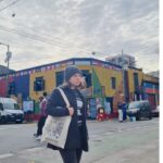Helena Luz Instagram - Fotos do dia 3... Andamos bastante, "mucho frío" (entre 8° e 9° graus, com sensação de menos), Caminito, Casa Rosada, as ruas daqui são lindas, jantar no Hard Rock e, por fim, acho que consegui a pose que faz referência à ponte 🤪 Estou amando B.A.🇦🇷 . . . . . . . . . . #feriasdejulho #feriasemfamilia #argentina #buenosaires #caminito #casarosada #hardrockbuenosaires